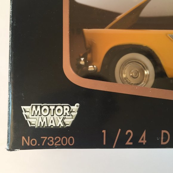 Motor Max 1956 FORD Thunderbird Convertible 1:24 Die-Cast Collection Replica Car - Picture 5 of 5